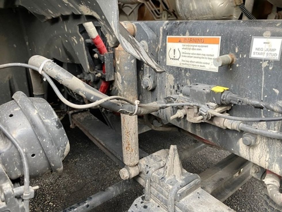 Sleeper Tractor-Heavy Duty Tractors-Freightliner-2022-T12664ST-Riviera Beach-FL-499,293\n\t\tmiles-$ 69,250 - Image 12