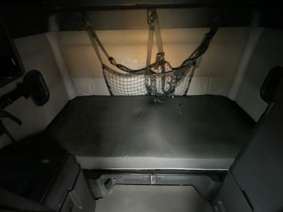 Sleeper Tractor-Heavy Duty Tractors-Freightliner-2022-T12664ST-Riviera Beach-FL-499,293\n\t\tmiles-$ 69,250 - Image 9