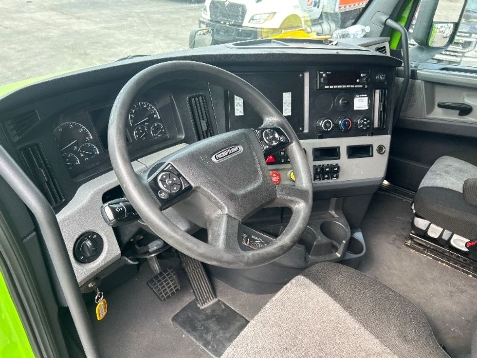 Sleeper Tractor-Heavy Duty Tractors-Freightliner-2022-T12664ST-Riviera Beach-FL-535,873\n\t\tmiles-$ 60,750 - Image 11