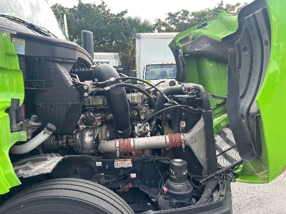 Sleeper Tractor-Heavy Duty Tractors-Freightliner-2022-T12664ST-Riviera Beach-FL-535,873\n\t\tmiles-$ 60,750 - Image 20