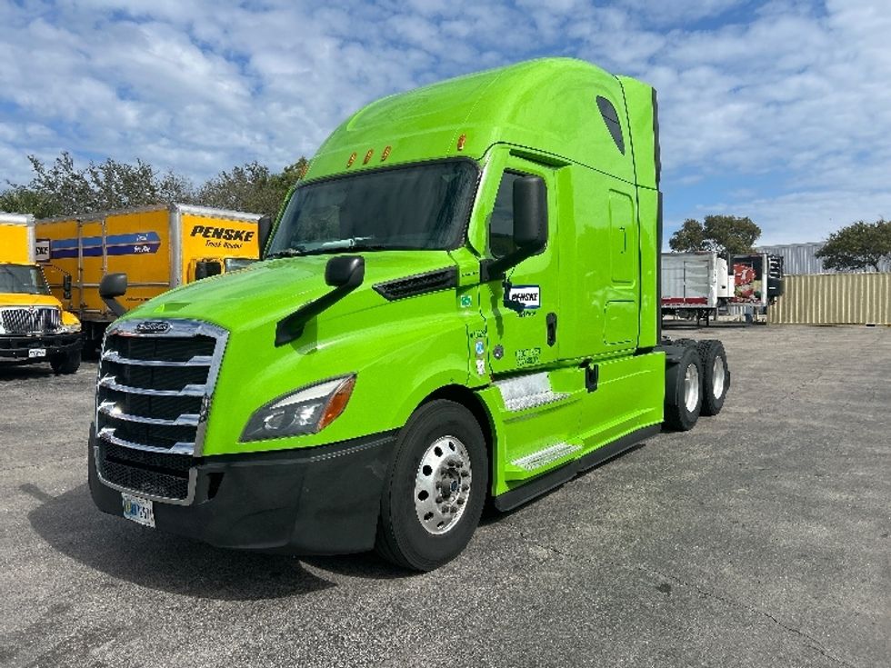 Sleeper Tractor-Heavy Duty Tractors-Freightliner-2022-T12664ST-Riviera Beach-FL-535,873\n\t\tmiles-$ 60,750 - Image 3