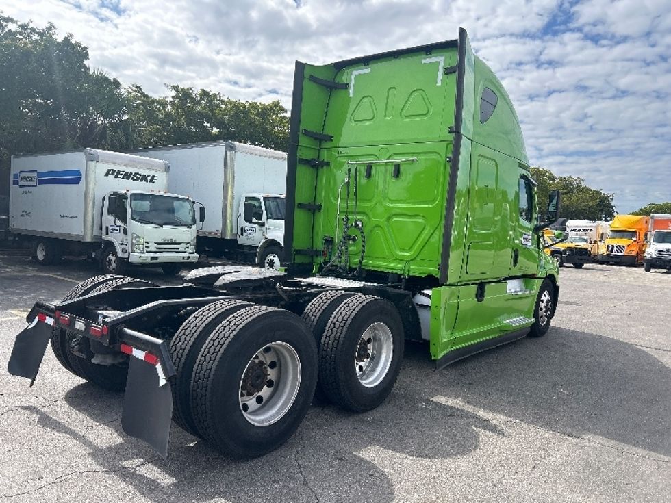 Sleeper Tractor-Heavy Duty Tractors-Freightliner-2022-T12664ST-Riviera Beach-FL-535,873\n\t\tmiles-$ 60,750 - Image 7