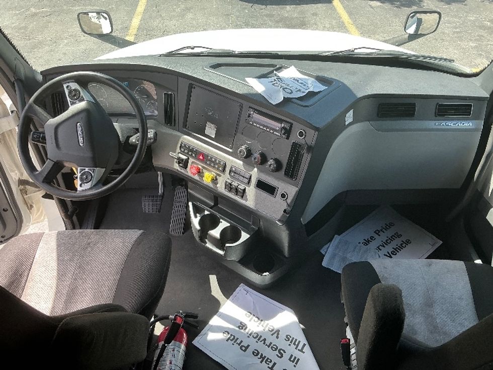 Sleeper Tractor-Heavy Duty Tractors-Freightliner-2022-T12664ST-Riviera Beach-FL-550,199\n\t\tmiles-$ 65,250 - Image 12