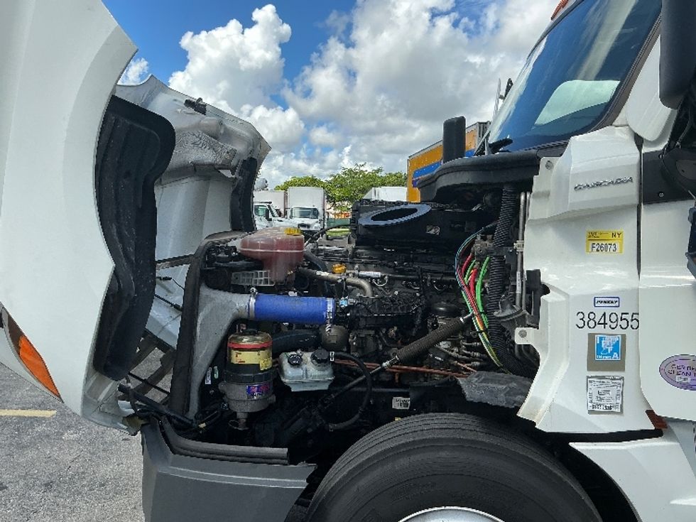 Sleeper Tractor-Heavy Duty Tractors-Freightliner-2022-T12664ST-Riviera Beach-FL-550,199\n\t\tmiles-$ 65,250 - Image 21