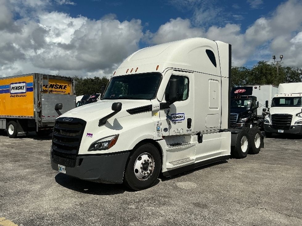 Sleeper Tractor-Heavy Duty Tractors-Freightliner-2022-T12664ST-Riviera Beach-FL-550,199\n\t\tmiles-$ 65,250 - Image 3