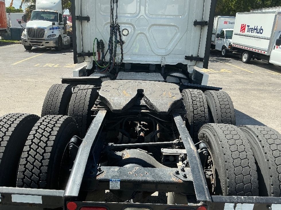 Sleeper Tractor-Heavy Duty Tractors-Freightliner-2022-T12664ST-Riviera Beach-FL-550,199\n\t\tmiles-$ 65,250 - Image 6