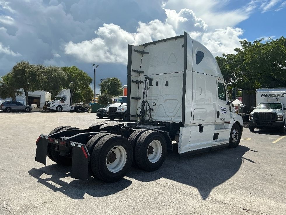 Sleeper Tractor-Heavy Duty Tractors-Freightliner-2022-T12664ST-Riviera Beach-FL-550,199\n\t\tmiles-$ 65,250 - Image 7