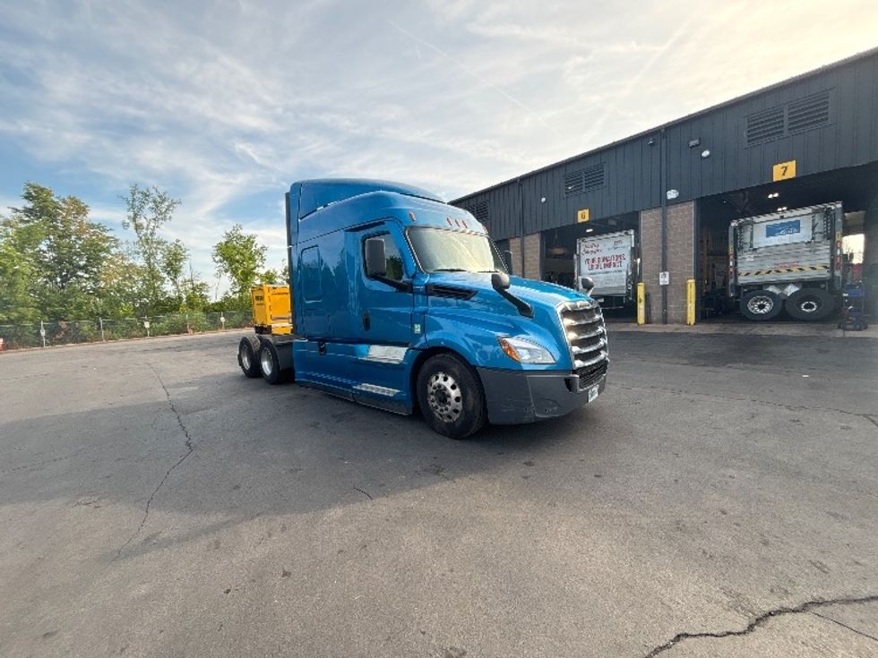 Sleeper Tractor-Heavy Duty Tractors-Freightliner-2022-T12664ST-Rochester-NY-373,361\n\t\tmiles-$ 86,750 - Image 1