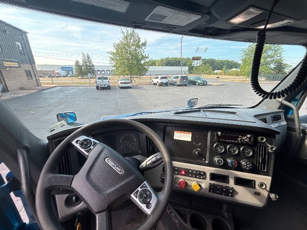 Sleeper Tractor-Heavy Duty Tractors-Freightliner-2022-T12664ST-Rochester-NY-373,361\n\t\tmiles-$ 86,750 - Image 11