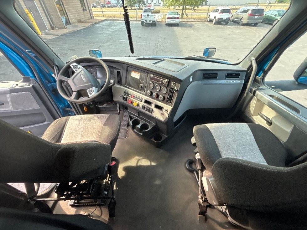 Sleeper Tractor-Heavy Duty Tractors-Freightliner-2022-T12664ST-Rochester-NY-373,361\n\t\tmiles-$ 86,750 - Image 12