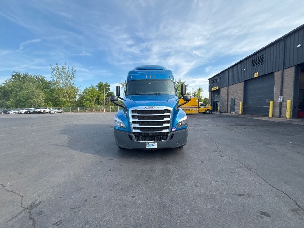 Sleeper Tractor-Heavy Duty Tractors-Freightliner-2022-T12664ST-Rochester-NY-373,361\n\t\tmiles-$ 86,750 - Image 2