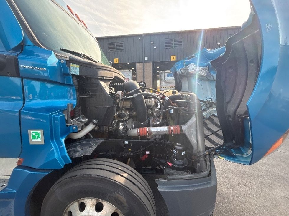 Sleeper Tractor-Heavy Duty Tractors-Freightliner-2022-T12664ST-Rochester-NY-373,361\n\t\tmiles-$ 86,750 - Image 20