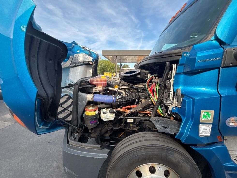 Sleeper Tractor-Heavy Duty Tractors-Freightliner-2022-T12664ST-Rochester-NY-373,361\n\t\tmiles-$ 86,750 - Image 21
