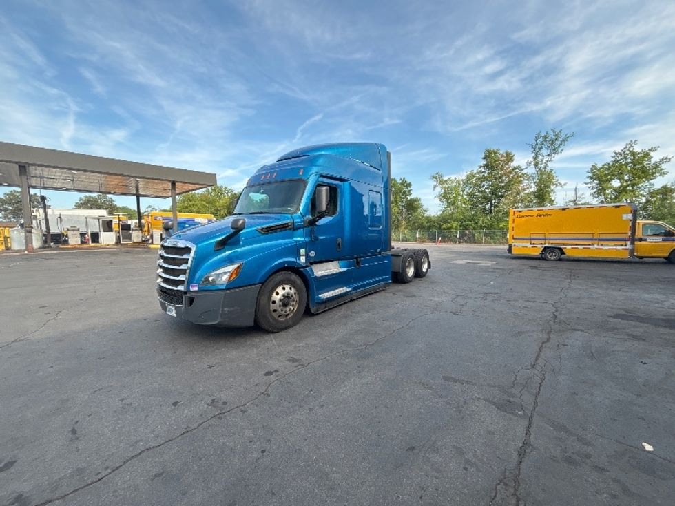 Sleeper Tractor-Heavy Duty Tractors-Freightliner-2022-T12664ST-Rochester-NY-373,361\n\t\tmiles-$ 86,750 - Image 3