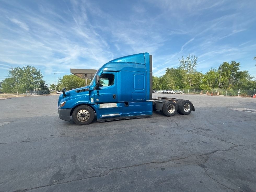 Sleeper Tractor-Heavy Duty Tractors-Freightliner-2022-T12664ST-Rochester-NY-373,361\n\t\tmiles-$ 86,750 - Image 4