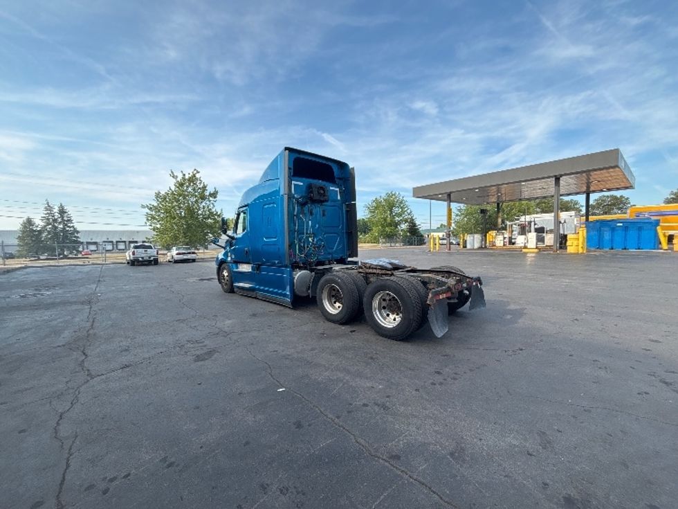 Sleeper Tractor-Heavy Duty Tractors-Freightliner-2022-T12664ST-Rochester-NY-373,361\n\t\tmiles-$ 86,750 - Image 5