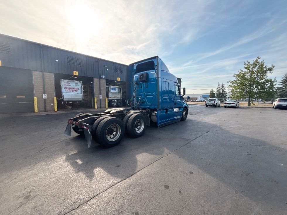 Sleeper Tractor-Heavy Duty Tractors-Freightliner-2022-T12664ST-Rochester-NY-373,361\n\t\tmiles-$ 86,750 - Image 7