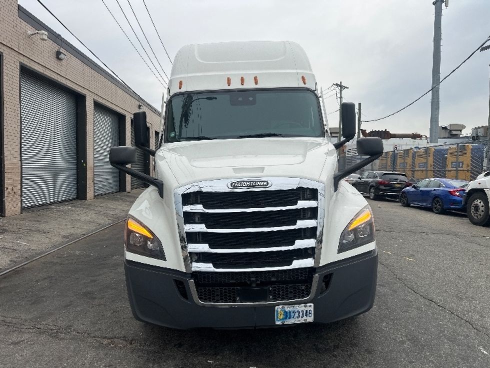 Sleeper Tractor-Heavy Duty Tractors-Freightliner-2022-T12664ST-Rochester-NY-417,217\n\t\tmiles-$ 76,750 - Image 2