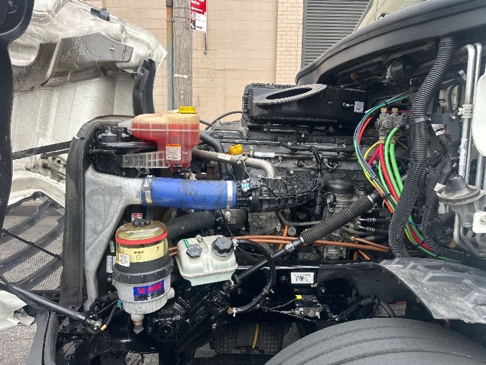 Sleeper Tractor-Heavy Duty Tractors-Freightliner-2022-T12664ST-Rochester-NY-417,217\n\t\tmiles-$ 76,750 - Image 21