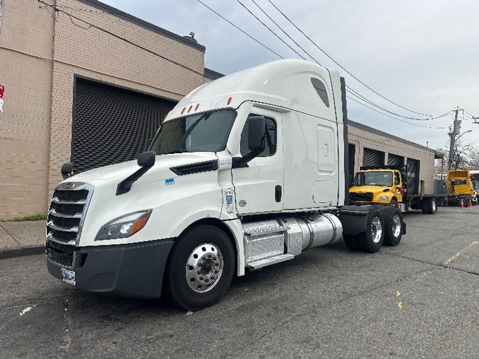 Sleeper Tractor-Heavy Duty Tractors-Freightliner-2022-T12664ST-Rochester-NY-417,217\n\t\tmiles-$ 76,750 - Image 3