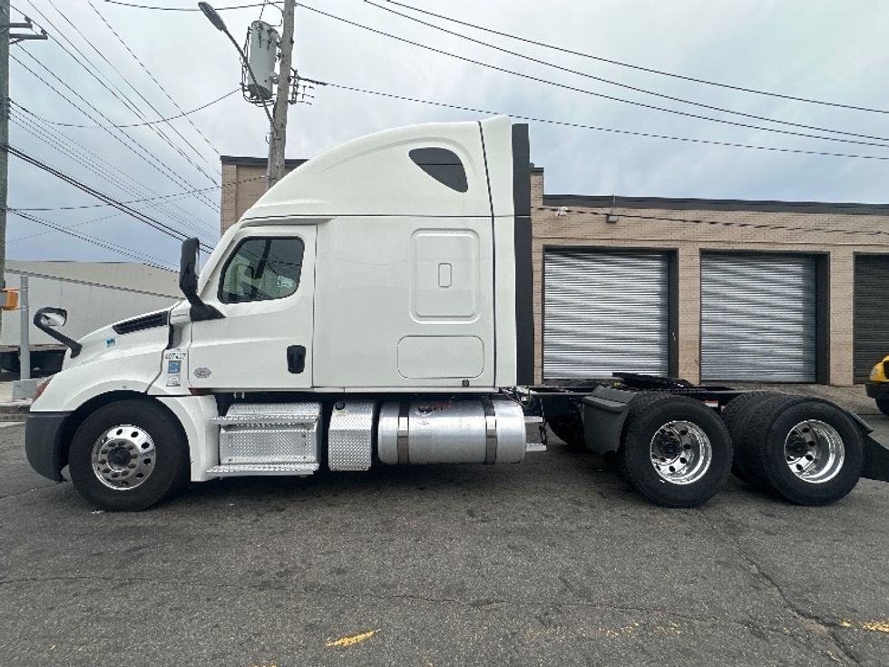 Sleeper Tractor-Heavy Duty Tractors-Freightliner-2022-T12664ST-Rochester-NY-417,217\n\t\tmiles-$ 76,750 - Image 4