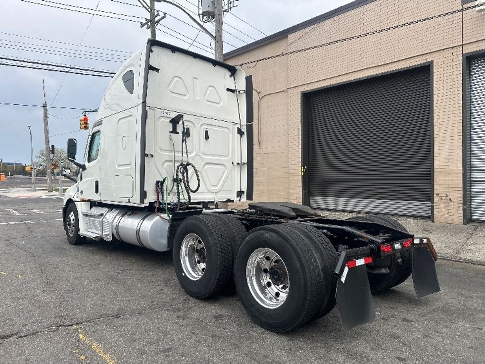 Sleeper Tractor-Heavy Duty Tractors-Freightliner-2022-T12664ST-Rochester-NY-417,217\n\t\tmiles-$ 76,750 - Image 5