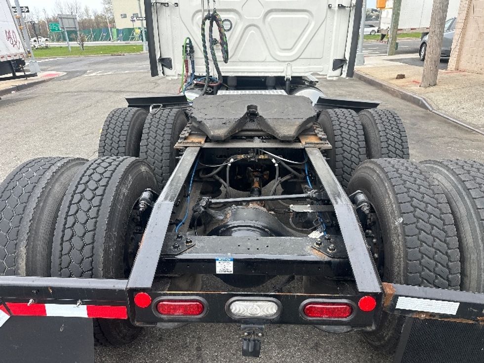 Sleeper Tractor-Heavy Duty Tractors-Freightliner-2022-T12664ST-Rochester-NY-417,217\n\t\tmiles-$ 76,750 - Image 6