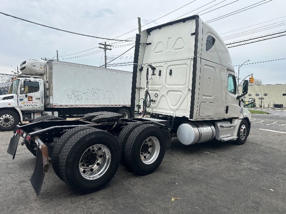 Sleeper Tractor-Heavy Duty Tractors-Freightliner-2022-T12664ST-Rochester-NY-417,217\n\t\tmiles-$ 76,750 - Image 7