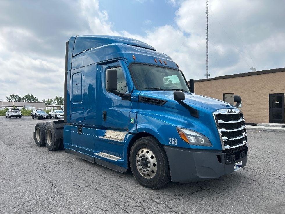 Sleeper Tractor-Heavy Duty Tractors-Freightliner-2022-T12664ST-Rochester-NY-549,790\n\t\tmiles-$ 70,000 - Image 1