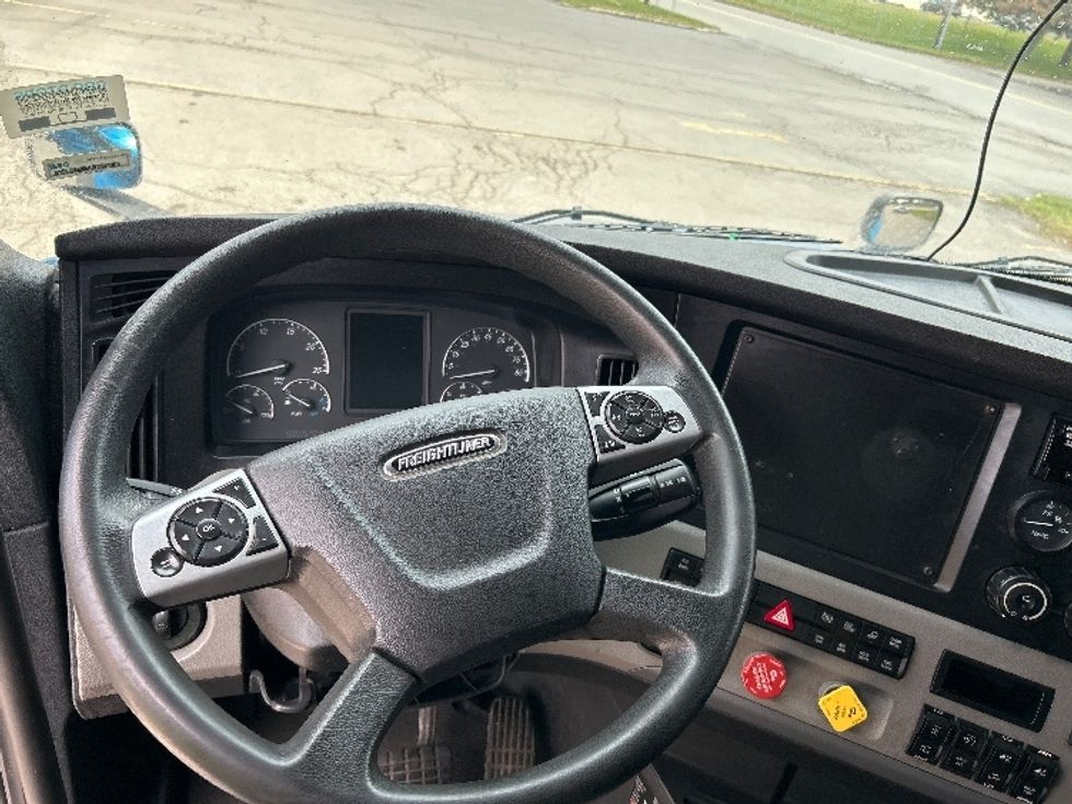 Sleeper Tractor-Heavy Duty Tractors-Freightliner-2022-T12664ST-Rochester-NY-549,790\n\t\tmiles-$ 70,000 - Image 11