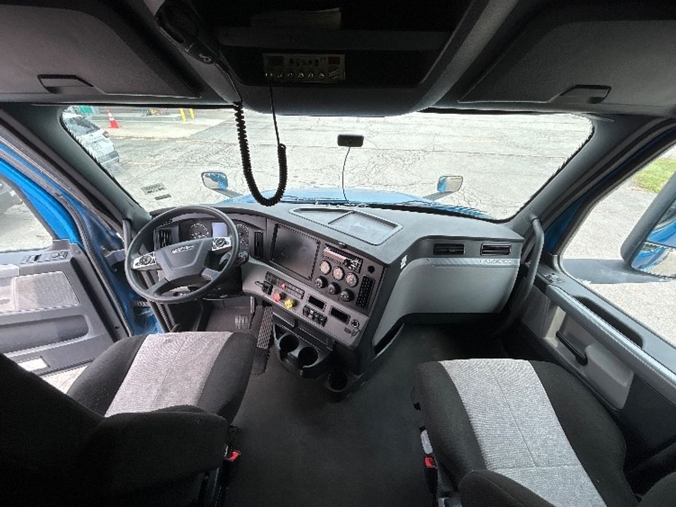 Sleeper Tractor-Heavy Duty Tractors-Freightliner-2022-T12664ST-Rochester-NY-549,790\n\t\tmiles-$ 70,000 - Image 12