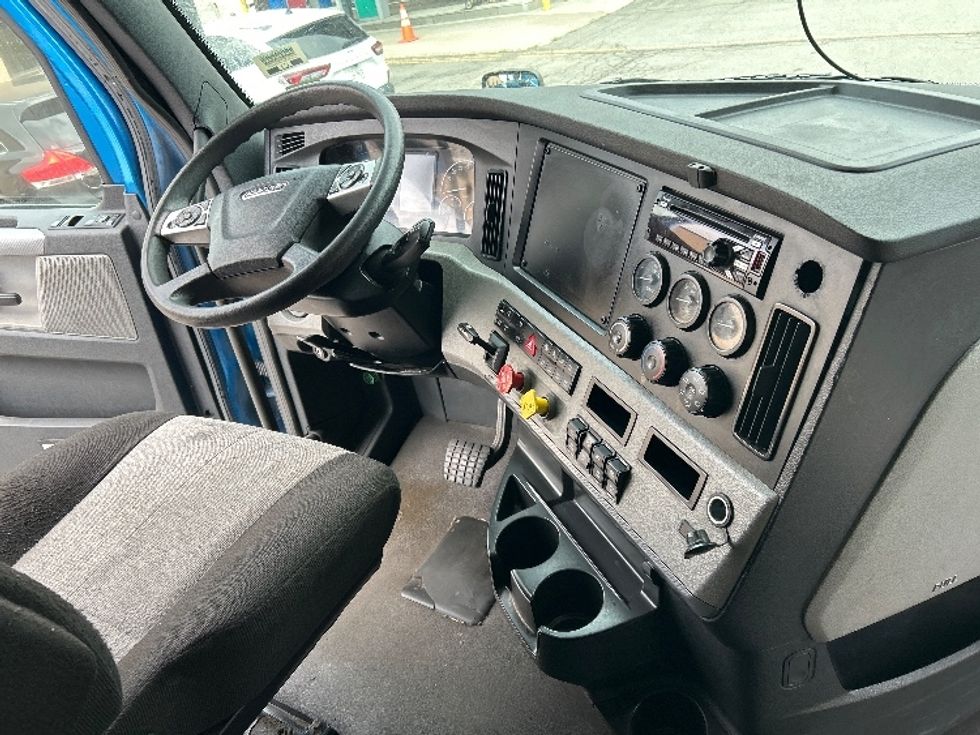 Sleeper Tractor-Heavy Duty Tractors-Freightliner-2022-T12664ST-Rochester-NY-549,790\n\t\tmiles-$ 70,000 - Image 15