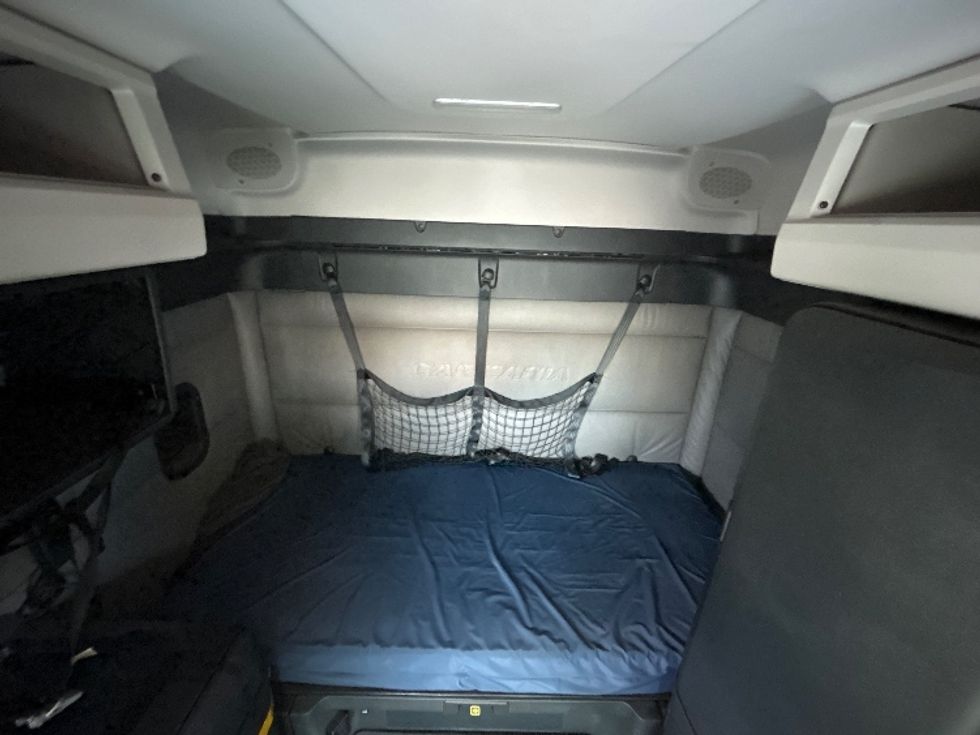 Sleeper Tractor-Heavy Duty Tractors-Freightliner-2022-T12664ST-Rochester-NY-549,790\n\t\tmiles-$ 70,000 - Image 17