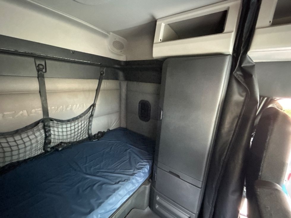 Sleeper Tractor-Heavy Duty Tractors-Freightliner-2022-T12664ST-Rochester-NY-549,790\n\t\tmiles-$ 70,000 - Image 18