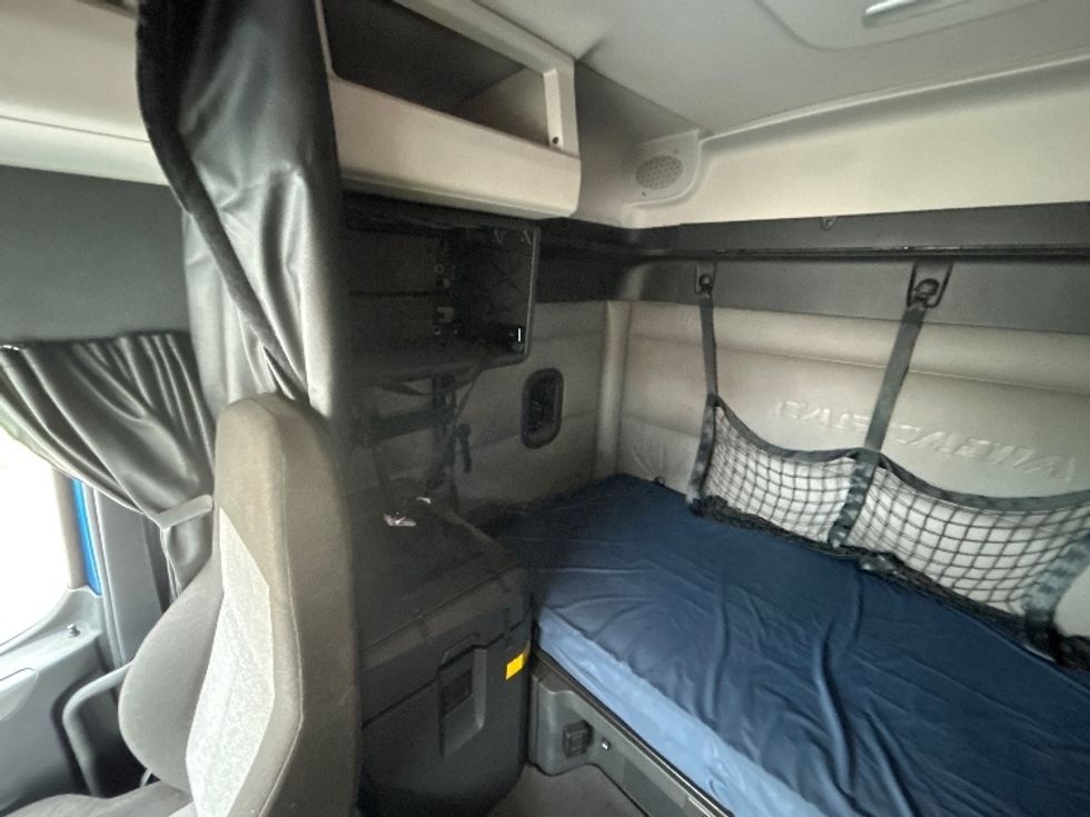 Sleeper Tractor-Heavy Duty Tractors-Freightliner-2022-T12664ST-Rochester-NY-549,790\n\t\tmiles-$ 70,000 - Image 19