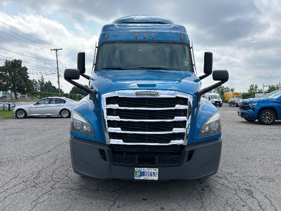Sleeper Tractor-Heavy Duty Tractors-Freightliner-2022-T12664ST-Rochester-NY-549,790\n\t\tmiles-$ 70,000 - Image 2