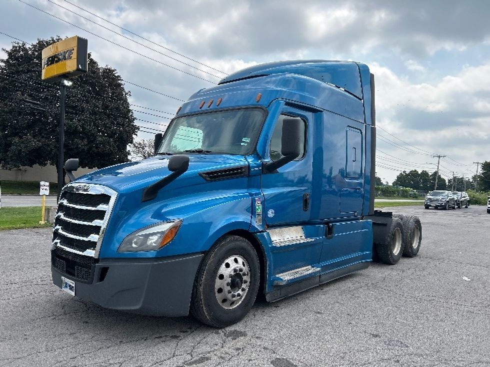 Sleeper Tractor-Heavy Duty Tractors-Freightliner-2022-T12664ST-Rochester-NY-549,790\n\t\tmiles-$ 70,000 - Image 3