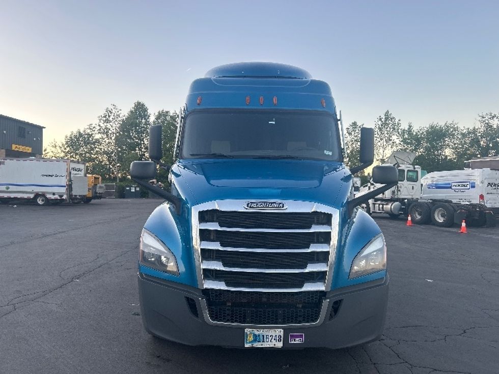 Sleeper Tractor-Heavy Duty Tractors-Freightliner-2022-T12664ST-Rochester-NY-565,944\n\t\tmiles-$ 65,500 - Image 2