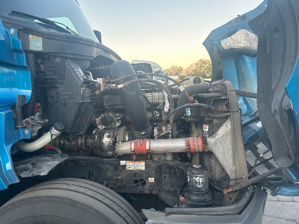 Sleeper Tractor-Heavy Duty Tractors-Freightliner-2022-T12664ST-Rochester-NY-565,944\n\t\tmiles-$ 65,500 - Image 20