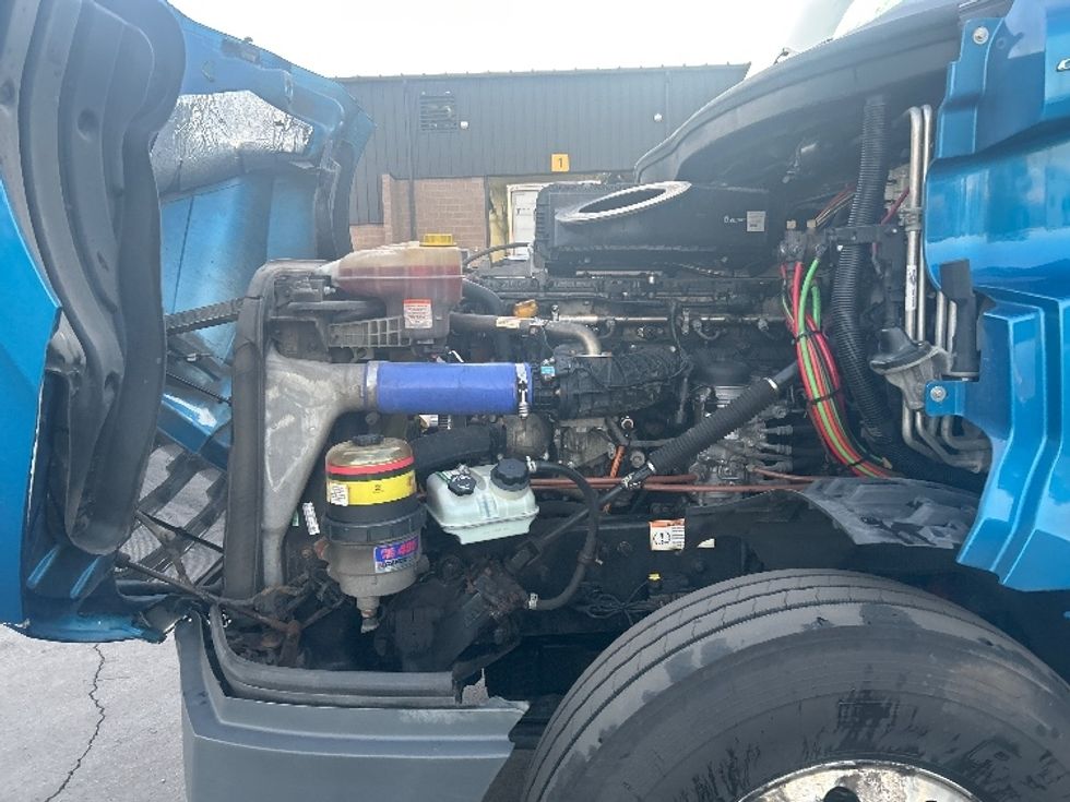 Sleeper Tractor-Heavy Duty Tractors-Freightliner-2022-T12664ST-Rochester-NY-565,944\n\t\tmiles-$ 65,500 - Image 21