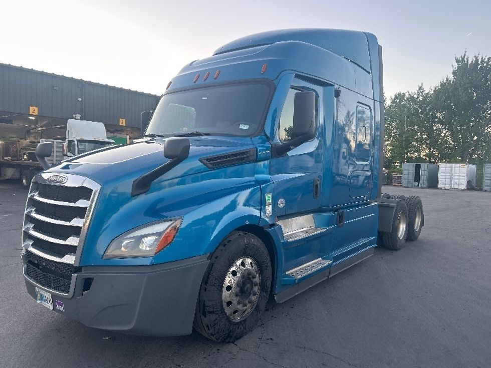Sleeper Tractor-Heavy Duty Tractors-Freightliner-2022-T12664ST-Rochester-NY-565,944\n\t\tmiles-$ 65,500 - Image 3