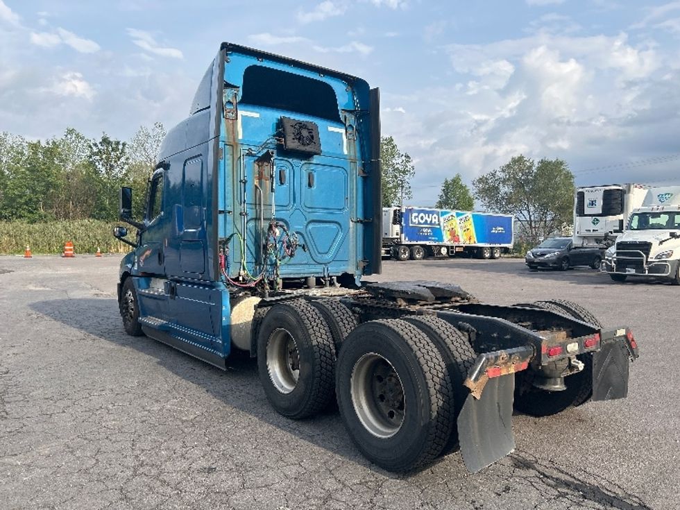 Sleeper Tractor-Heavy Duty Tractors-Freightliner-2022-T12664ST-Rochester-NY-565,944\n\t\tmiles-$ 65,500 - Image 5