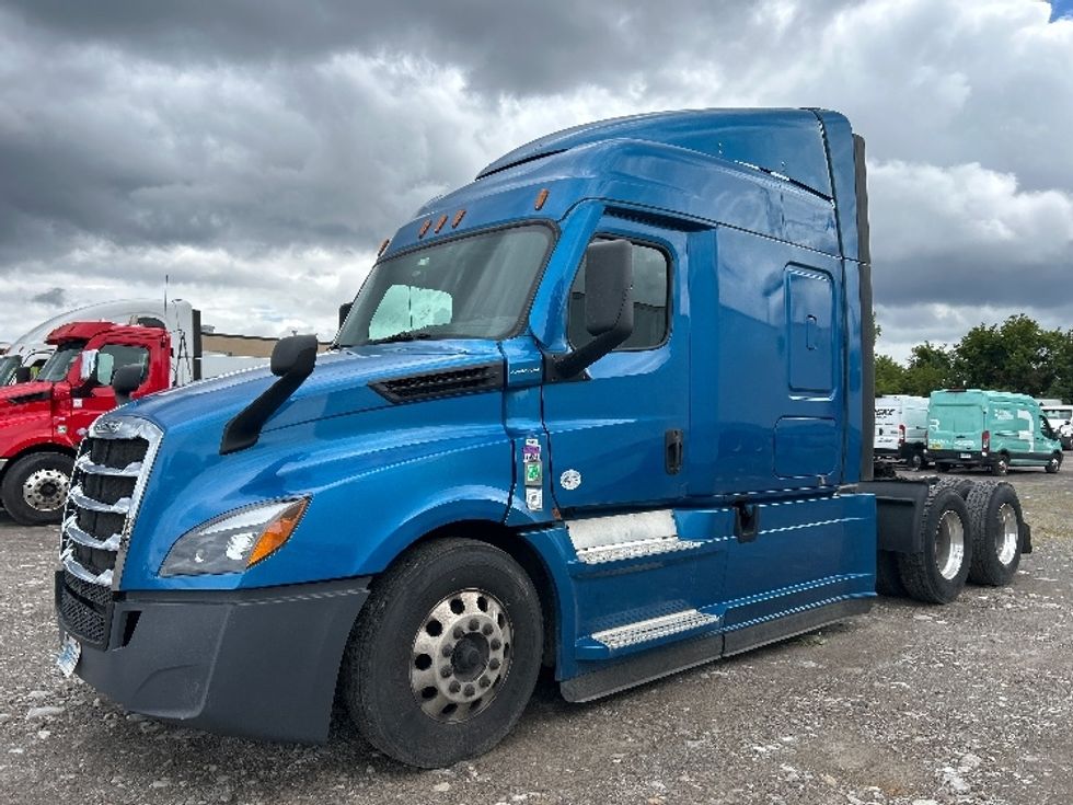Sleeper Tractor-Heavy Duty Tractors-Freightliner-2022-T12664ST-Rochester-NY-587,925\n\t\tmiles-$ 61,000 - Image 3