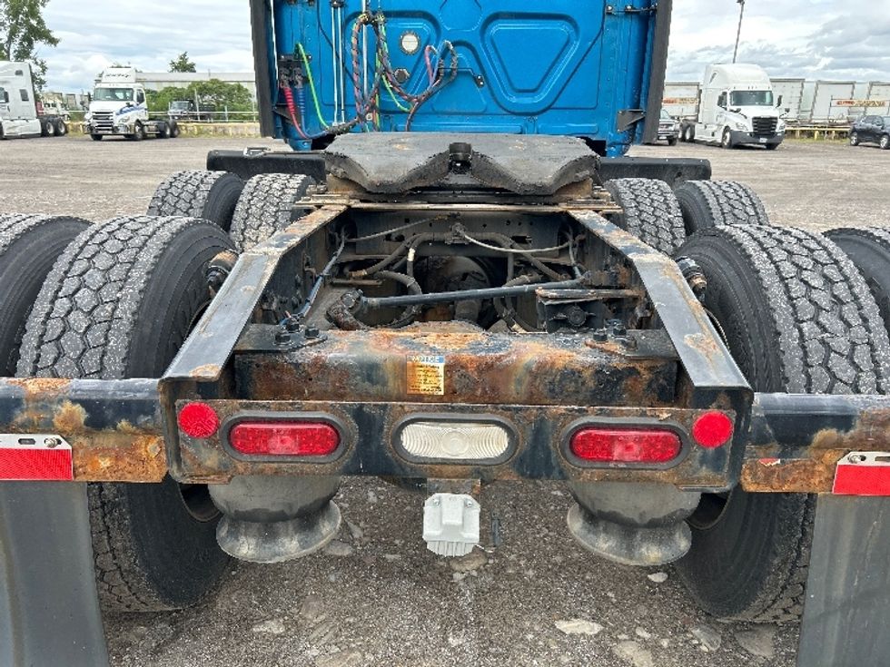 Sleeper Tractor-Heavy Duty Tractors-Freightliner-2022-T12664ST-Rochester-NY-587,925\n\t\tmiles-$ 61,000 - Image 6