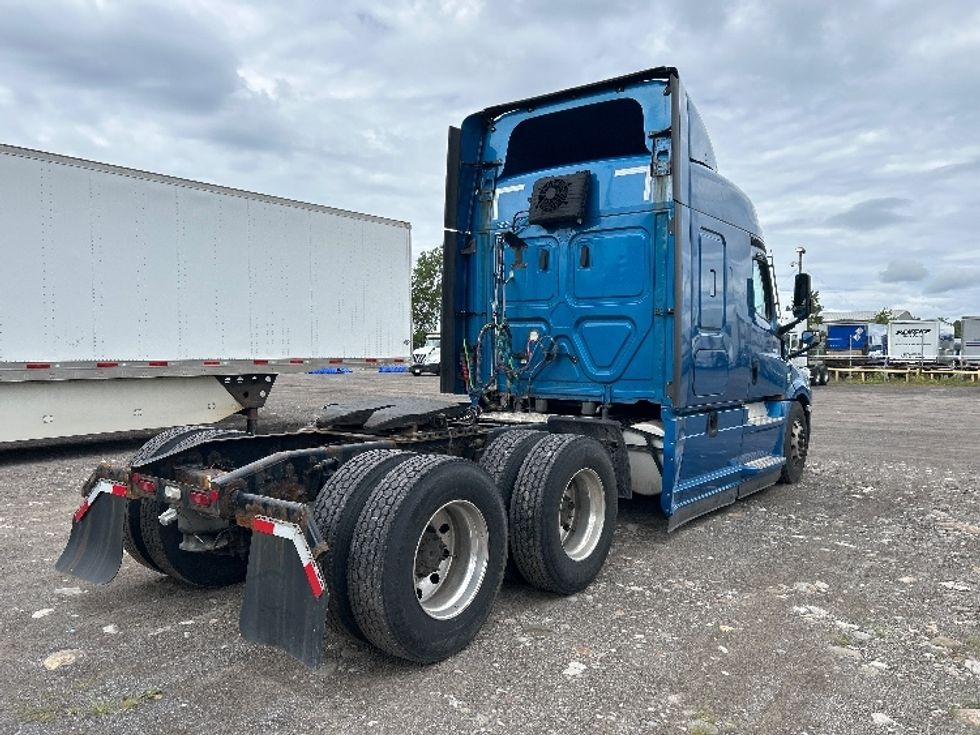 Sleeper Tractor-Heavy Duty Tractors-Freightliner-2022-T12664ST-Rochester-NY-587,925\n\t\tmiles-$ 61,000 - Image 7
