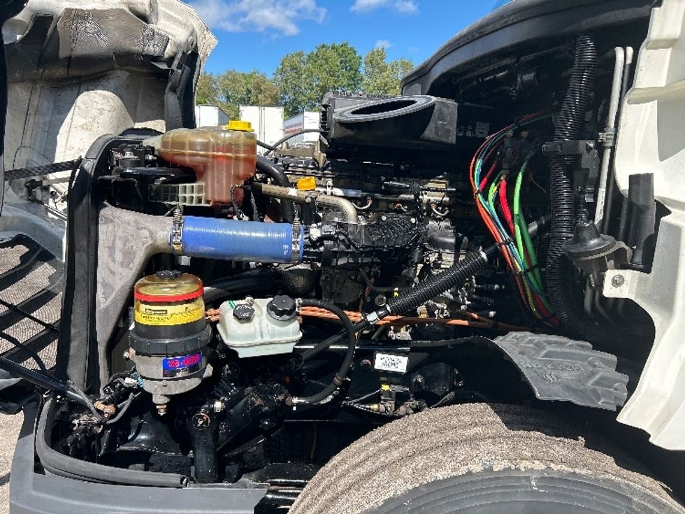 Sleeper Tractor-Heavy Duty Tractors-Freightliner-2022-T12664ST-Rochester-NY-635,639\n\t\tmiles-$ 65,750 - Image 20
