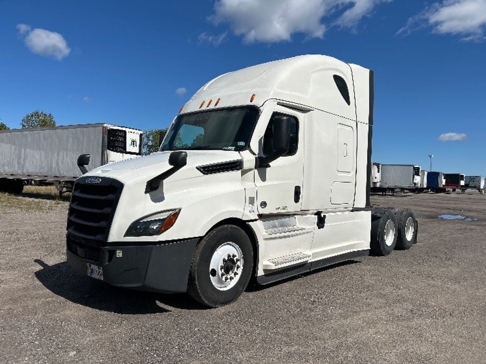 Sleeper Tractor-Heavy Duty Tractors-Freightliner-2022-T12664ST-Rochester-NY-635,639\n\t\tmiles-$ 65,750 - Image 3