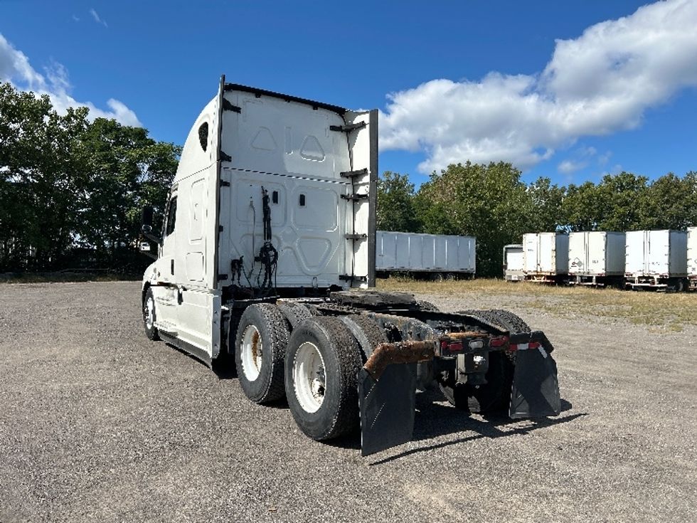Sleeper Tractor-Heavy Duty Tractors-Freightliner-2022-T12664ST-Rochester-NY-635,639\n\t\tmiles-$ 65,750 - Image 5