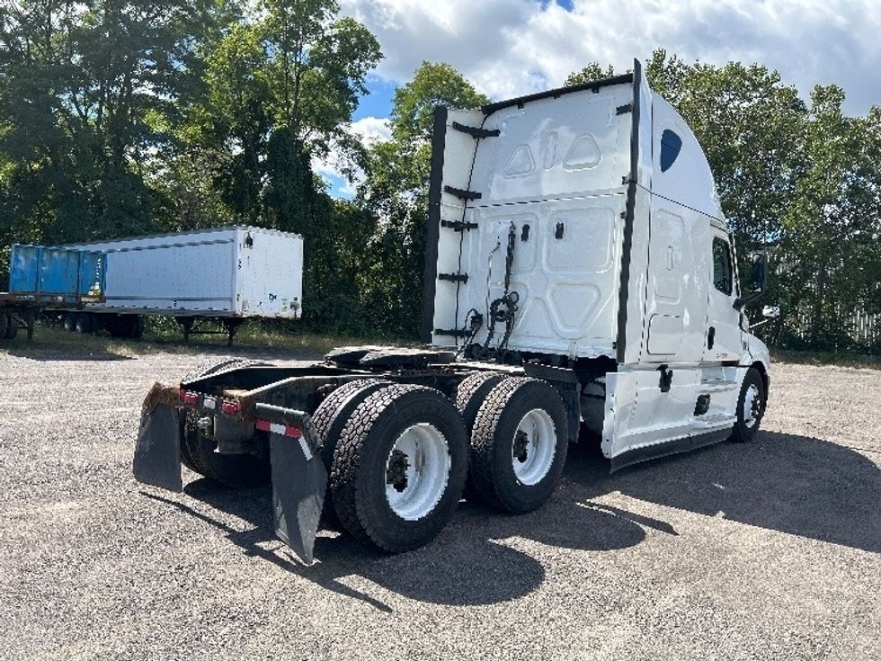Sleeper Tractor-Heavy Duty Tractors-Freightliner-2022-T12664ST-Rochester-NY-635,639\n\t\tmiles-$ 65,750 - Image 7