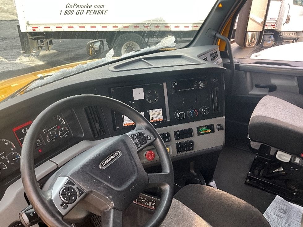 Sleeper Tractor-Heavy Duty Tractors-Freightliner-2022-T12664ST-Rockville-MD-410,508\n\t\tmiles-$ 70,750 - Image 10